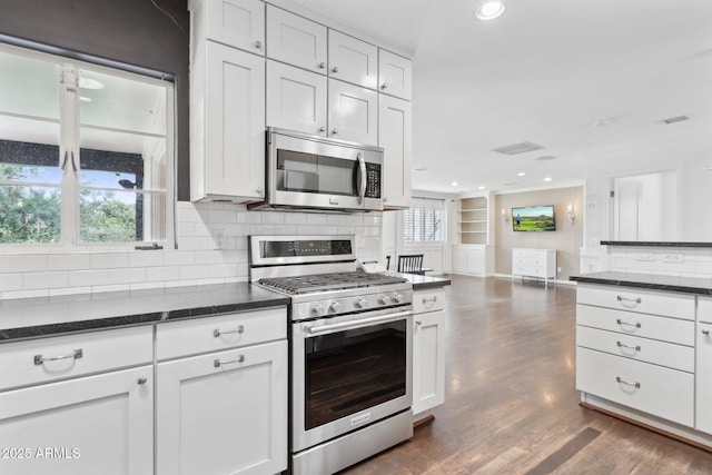 kitchen featuring dark wood-style floors, tasteful backsplash, stainless steel appliances, and recessed lighting