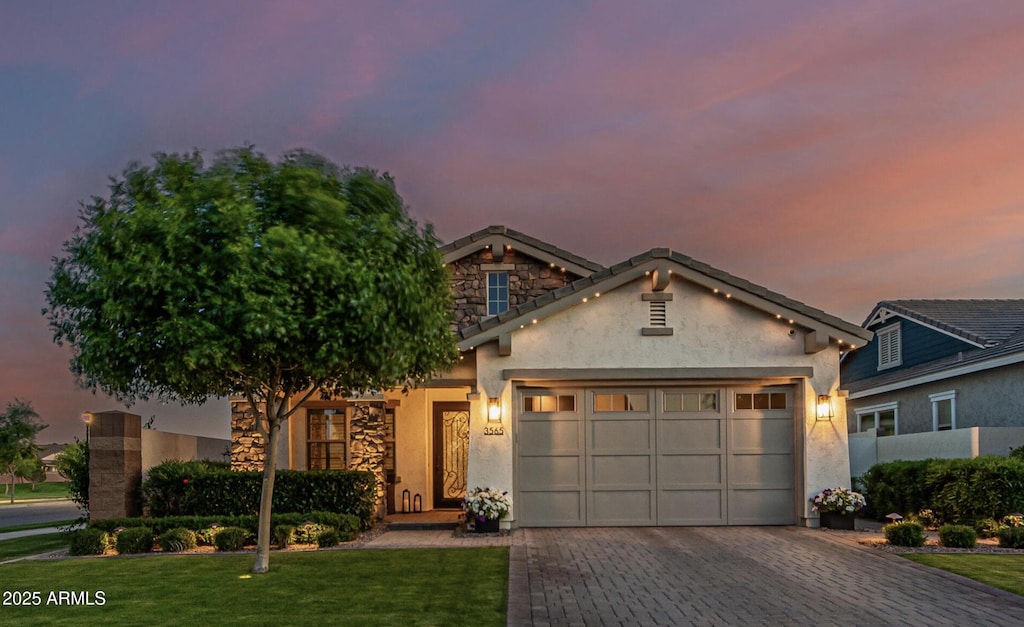 view of front of home featuring a yard and a garage