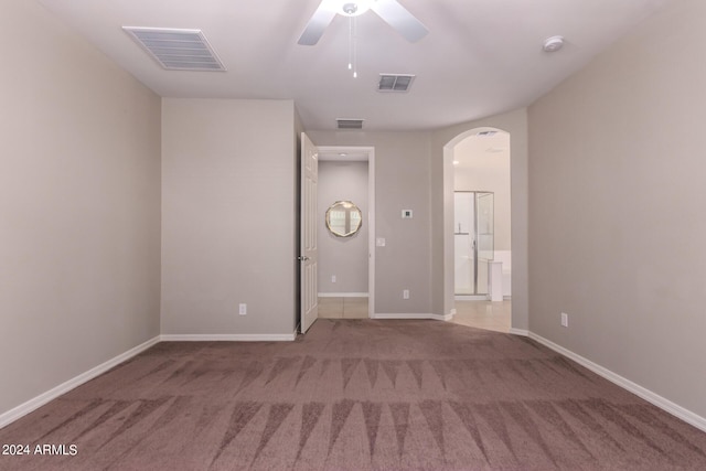 carpeted empty room featuring ceiling fan