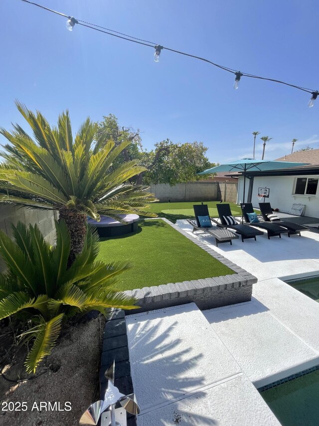 view of yard featuring a patio