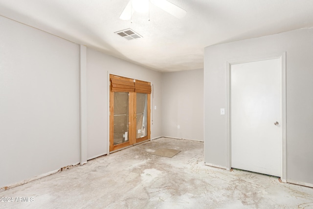 empty room featuring ceiling fan