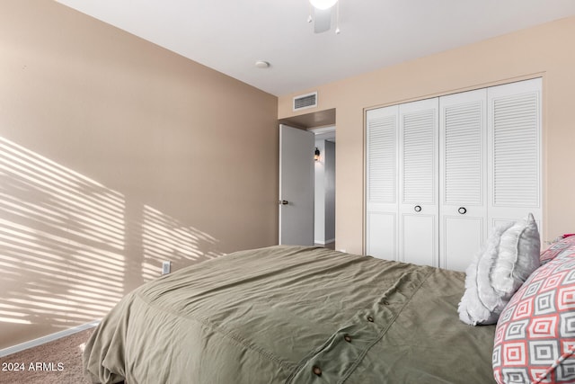 bedroom featuring carpet flooring, ceiling fan, and a closet