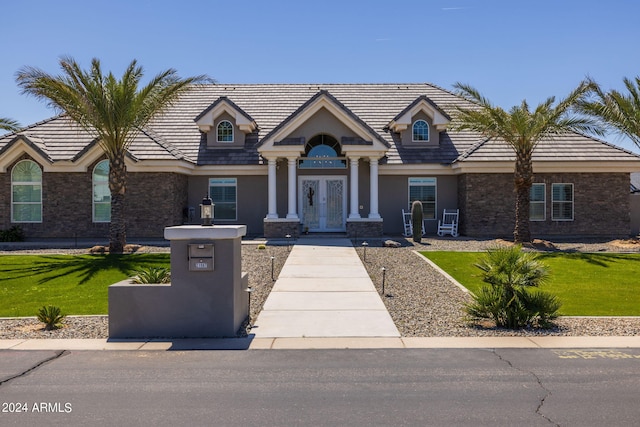 view of front facade featuring a front lawn