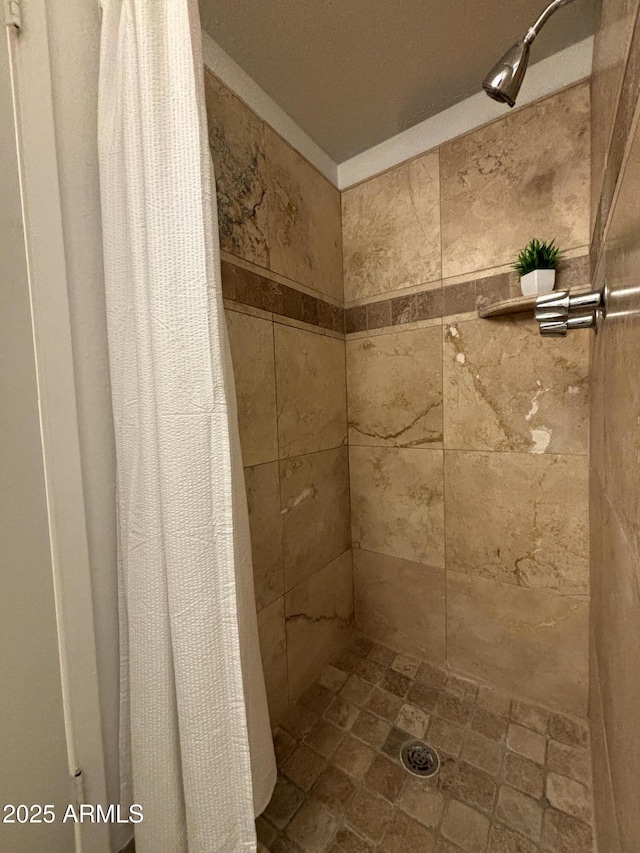 details featuring walk in shower