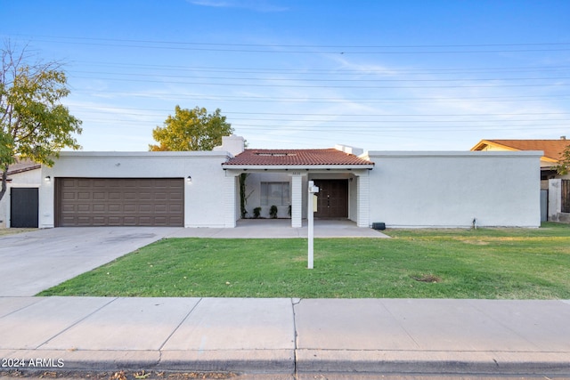 view of front of house featuring a front lawn and a garage