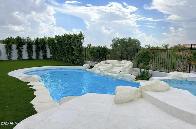 view of swimming pool featuring a yard