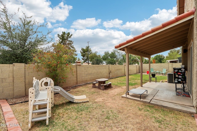 1344 N Brittany Ln, Gilbert, AZ 85233 - view of yard featuring a patio