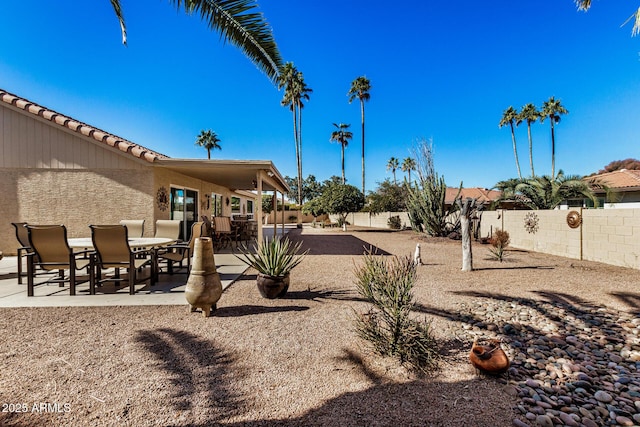 view of yard featuring a patio