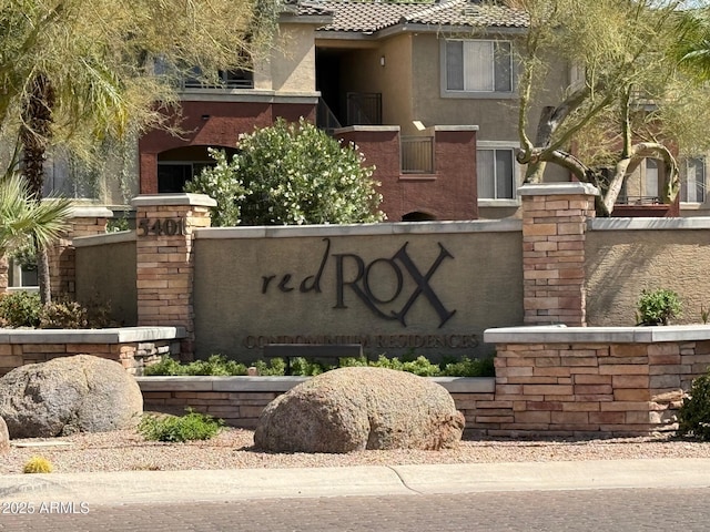 view of community / neighborhood sign