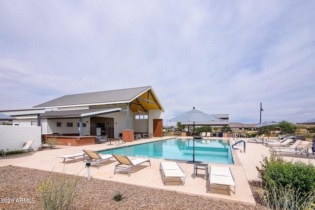 4063 E Amoroso Dr, Gilbert, AZ 85296 - community pool with a patio area