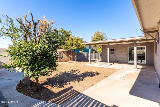 view of yard featuring a patio area