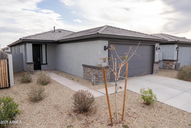 view of front facade featuring a garage