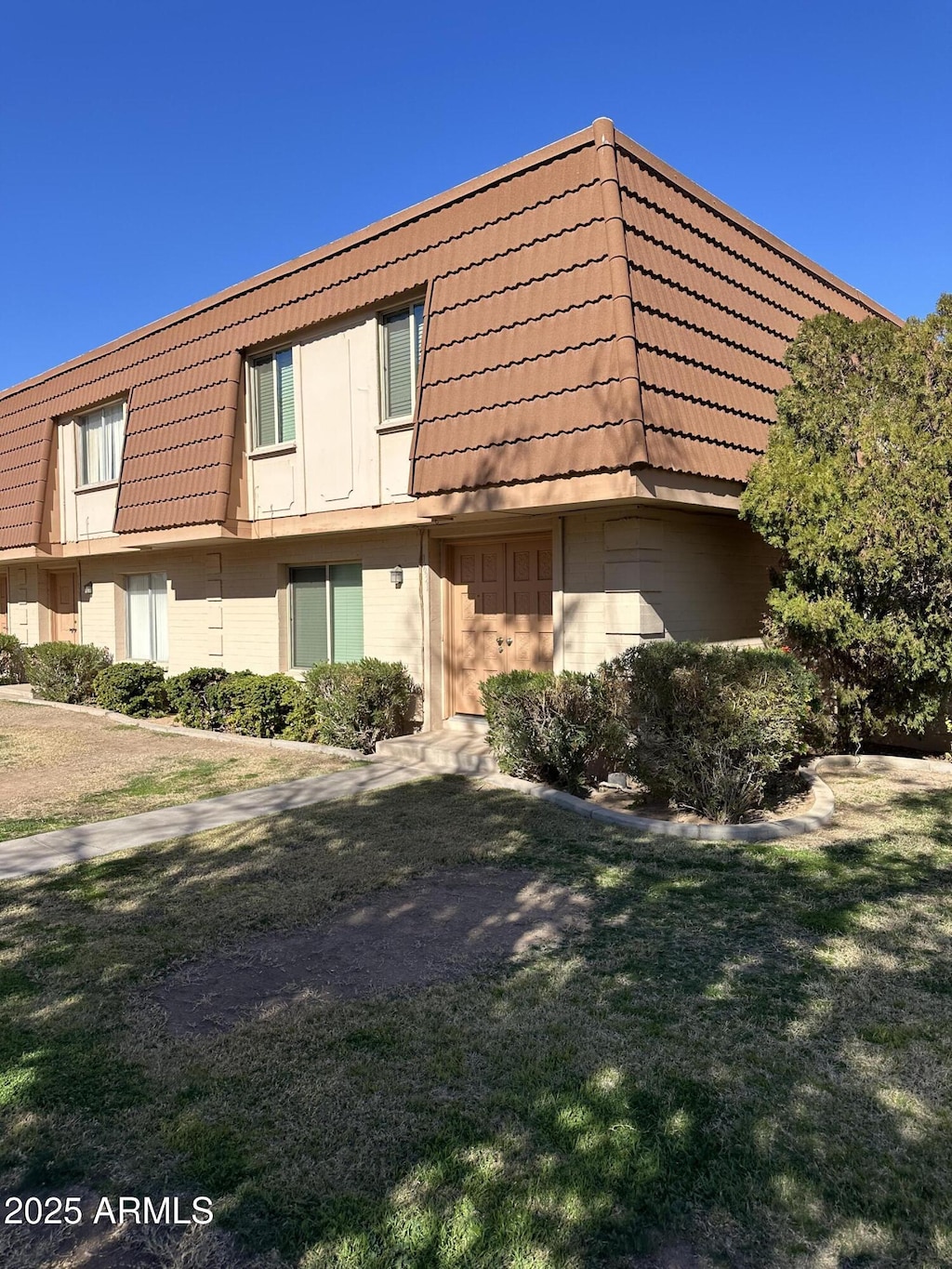 exterior space featuring a yard