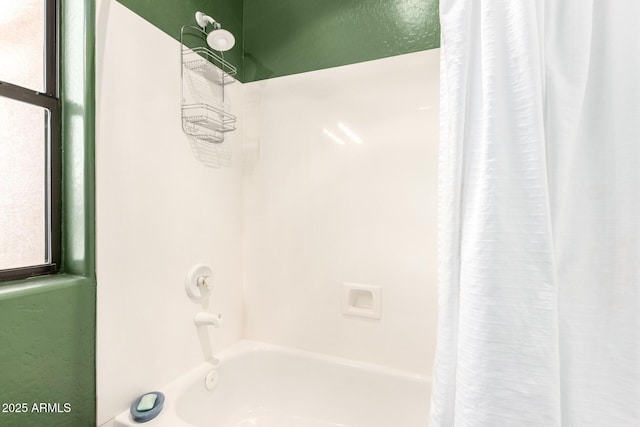 bathroom with shower / bath combo