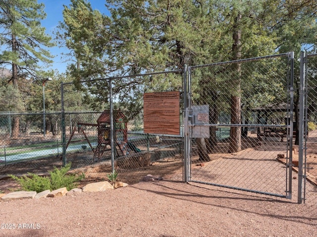 4567 N Juniper Ln, Pine, AZ 85544 - exterior space featuring a gate