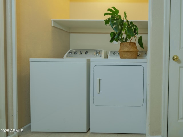 2826 E Tracy Ln Unit 3, Phoenix, AZ 85032 - laundry area with independent washer and dryer
