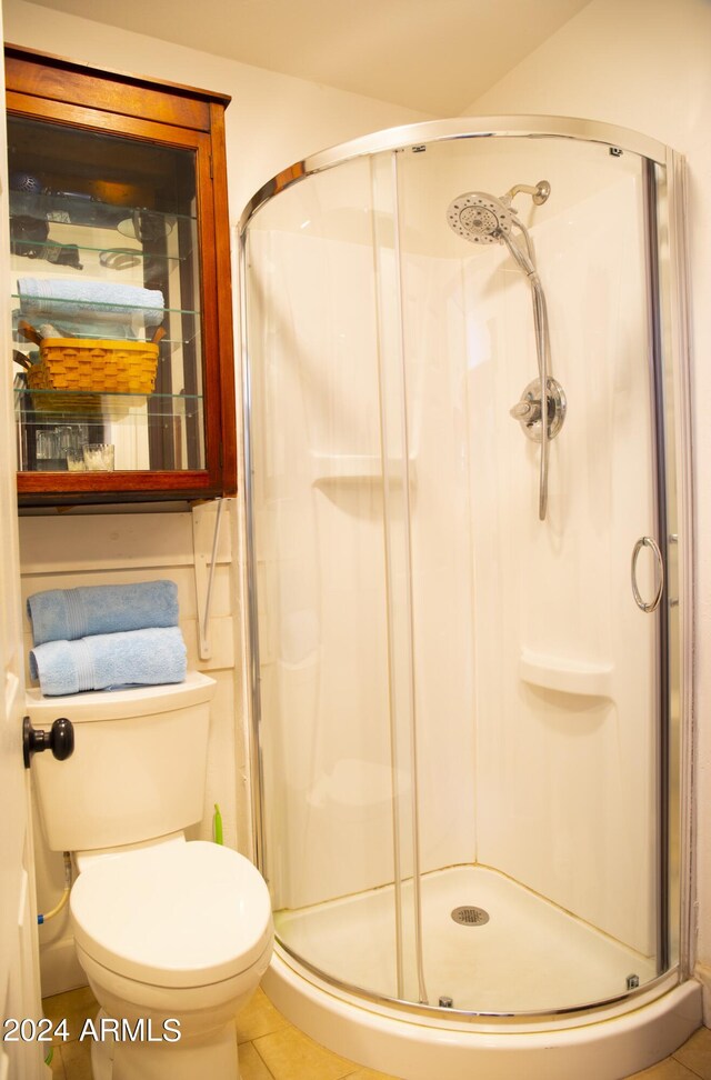 601 N Berry Ave, Winslow, AZ 86047 - bathroom with tile floors, toilet, and a shower with shower door