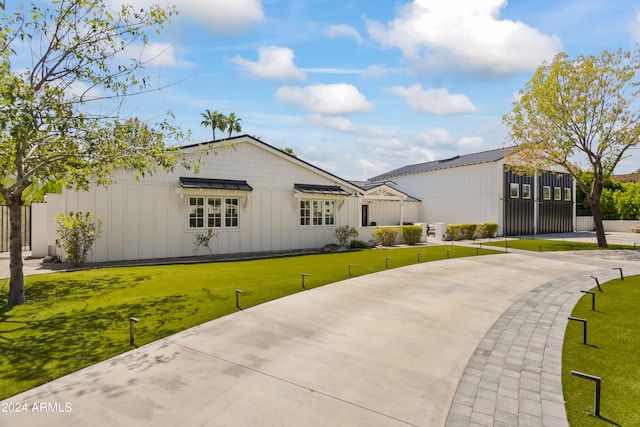 ranch-style house with a front yard