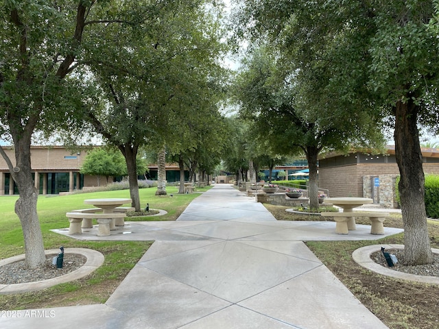 view of property's community featuring a yard