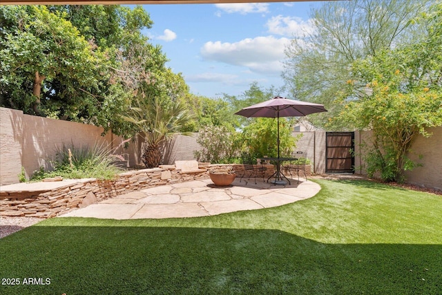 2313 S Grandview Ave, Tempe, AZ 85282 - view of yard with a patio area and a gate