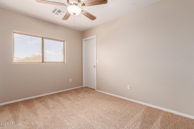 unfurnished room with carpet flooring and ceiling fan