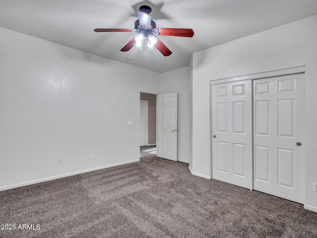 unfurnished bedroom featuring a ceiling fan, carpet floors, baseboards, and a closet