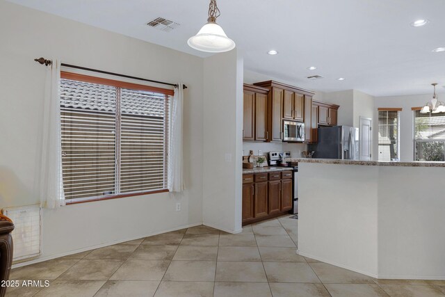 kitchen featuring visible vents, decorative light fixtures, stainless steel appliances, a chandelier, and recessed lighting