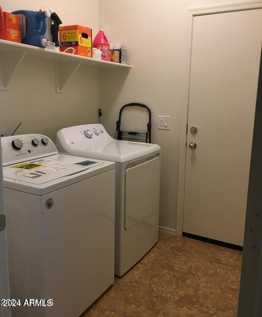 washroom featuring light tile patterned floors and washing machine and dryer