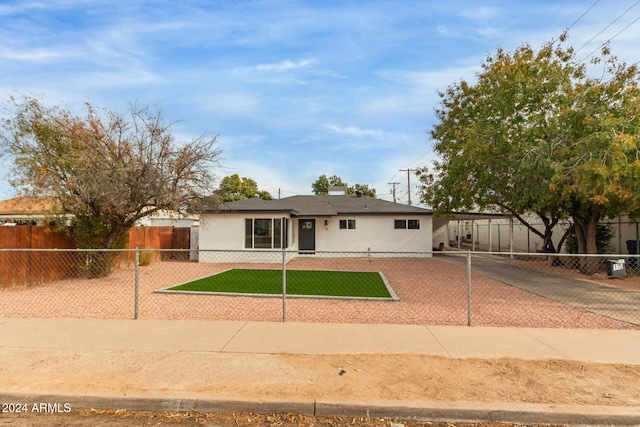 view of front facade with a front yard