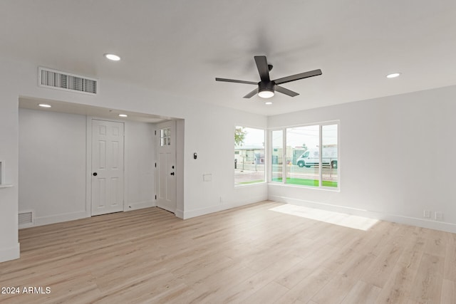 unfurnished room with light wood-type flooring and ceiling fan