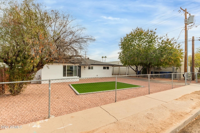 view of front of house with a front lawn