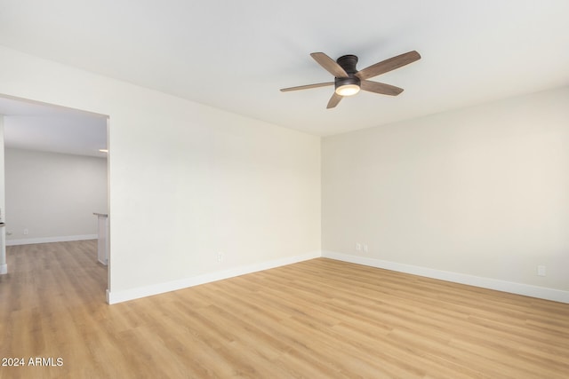 empty room featuring light hardwood / wood-style floors and ceiling fan