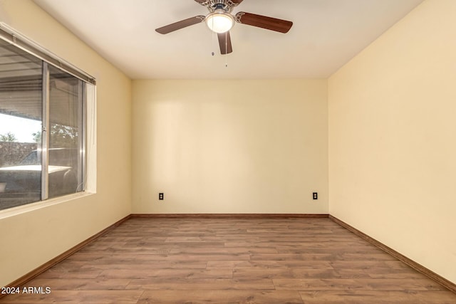 empty room featuring light hardwood / wood-style floors and ceiling fan