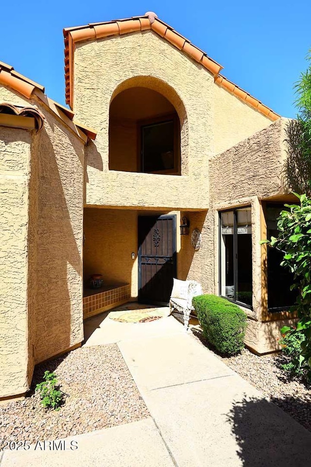 9115 N 101st Way, Scottsdale, AZ 85258 - entrance to property with stucco siding
