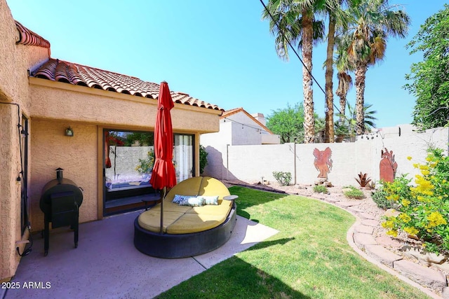 9115 N 101st Way, Scottsdale, AZ 85258 - view of yard featuring a patio area