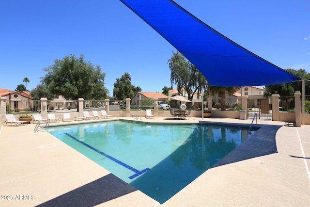 9115 N 101st Way, Scottsdale, AZ 85258 - community pool with a patio area