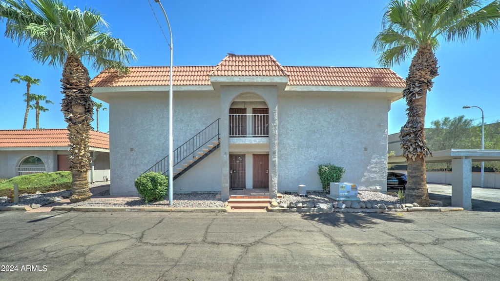 view of mediterranean / spanish-style house