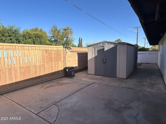 344 E Aepli Dr, Tempe, AZ 85282 - fenced backyard featuring a storage shed and a patio area