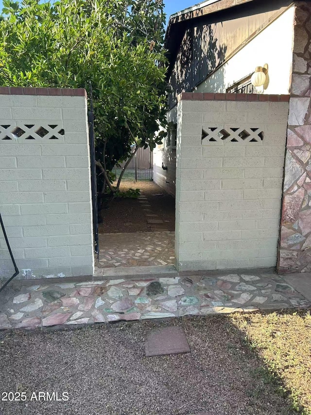 344 E Aepli Dr, Tempe, AZ 85282 - view of gate