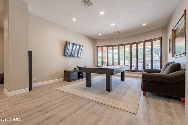 rec room with light wood-type flooring, visible vents, baseboards, and recessed lighting