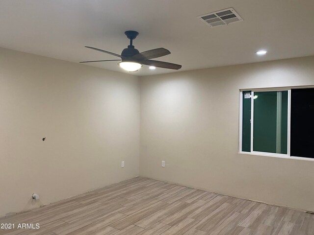 empty room featuring light wood-type flooring and ceiling fan