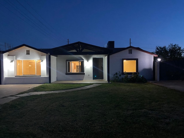 view of front facade with a front lawn