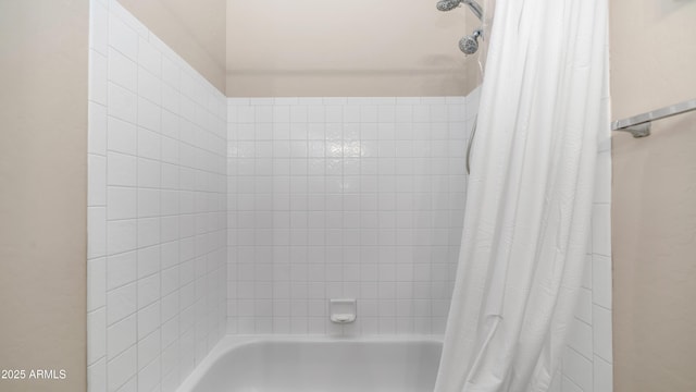 bathroom featuring shower / tub combo