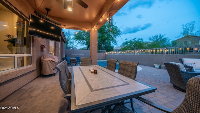 view of patio / terrace with outdoor dining area, a fenced backyard, area for grilling, and ceiling fan