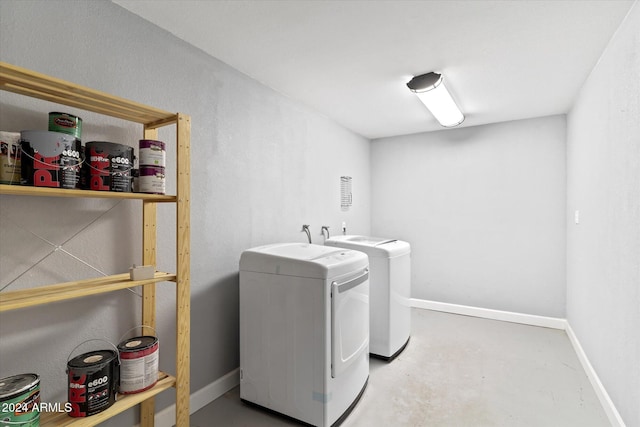 laundry room with washing machine and clothes dryer