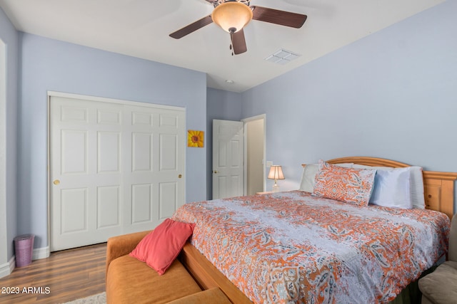 bedroom with hardwood / wood-style floors, ceiling fan, and a closet