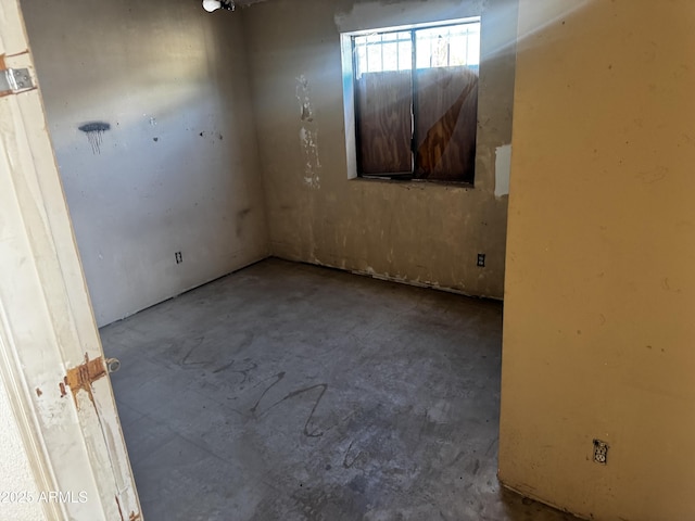 219 W Frye Rd, Chandler, AZ 85225 - empty room with concrete floors