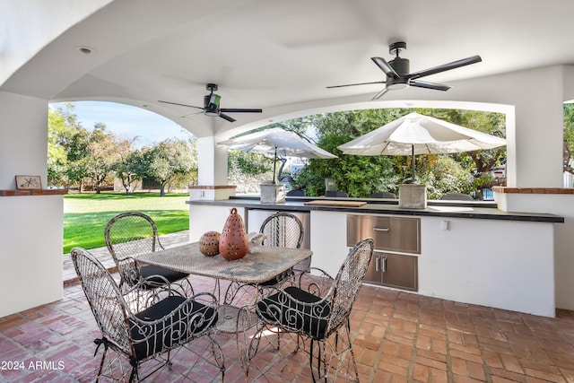 view of patio featuring area for grilling, an outdoor bar, and ceiling fan