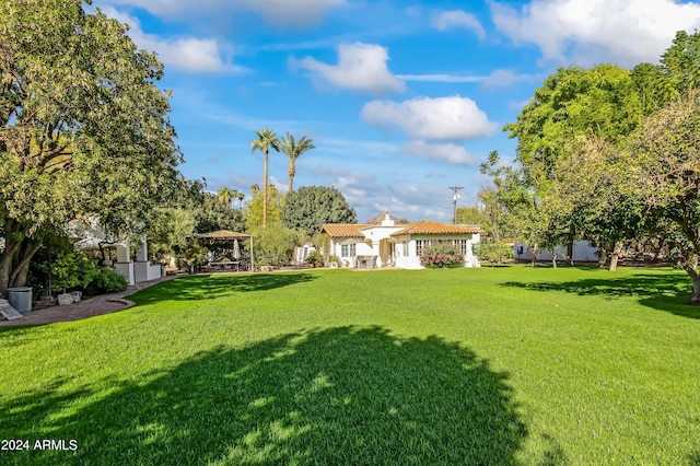 view of yard with a pergola