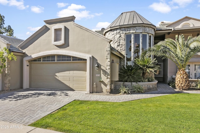 view of front facade featuring a front yard and a garage